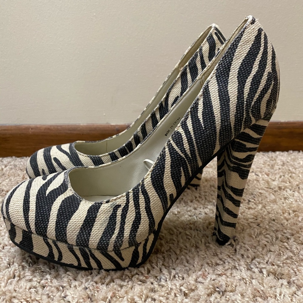 NWOT Forever 21 Animal Tiger Print High Heel Shoes